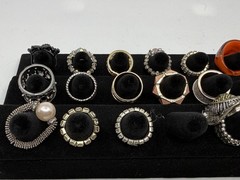 Estate Jewelry Lot 18 Rings Rhinestone Gold Silver Tone Vintage Fashion