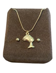 Vintage Unbranded Nefertiti Egyptian Charm Pendant Necklace W/Stud Earrings NIB