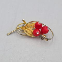 Vintage Red Silk Wrapped Bead Flower Brooch Gold tone Filigree 2.5″