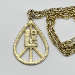 Vintage LOVE Pendant Necklace Gold Tone Chain Spring Ring Retro Style 24”