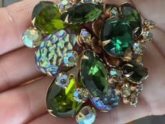 JULIANA DELIZZA and ELSTER LARGE GOLD TONE GREEN RHINESTONE BROOCH