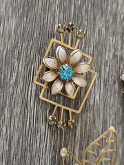 Vintage Bugbee Niles B+N 3 piece 2 Pins 1 Screwback Earrings enamel blue flowers
