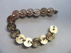 Beautiful Vintage 1950’s Gold Tone Circle w Crystals Bracelet 7 1/4″