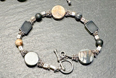 VINTAGE ASSORTED STONE SILVER TONE SET: 16″ NECKLACE & 7.75″ BRACELET I36