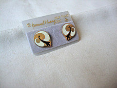 VINTAGE SAMUEL HUANG DESIGNER CLOISONNE PHOENIX BLACK WHITE ENAMEL STUD EARRINGS