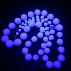 VTG Japan White & Gold Tone Beaded Necklace 30″ Fluoresces Beautiful Graduated