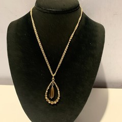 LC LAUREN CONRAD GOLD TONE OVAL RHINESTONE PENDANT NECKLACE 16″