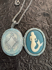 Vintage Mermaid Cameo Locket Necklace Silver Tone Teal Oval Photo Locket Fantasy
