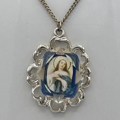 Vintage Virgin Mary Lucite Pendant Necklace Blue Faceted Religious Medal 18”