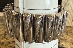 Monet Designer Signed Silver Tone Stretchable Bracelet Size 6” Vintage