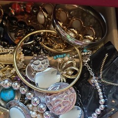 Mostly Vintage Jewlery Lot Some Signed All Wearable Brooches Necklaces Etc
