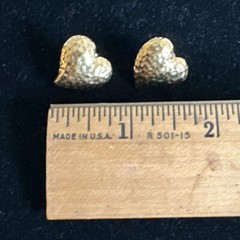Avon Precious Hearts Earrings VTG 1980’s Hammered Texture 3/4″ Gold Tone