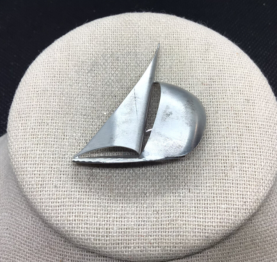 Vintage Beau Sterling Silver 925 Sail Boat Pin X595