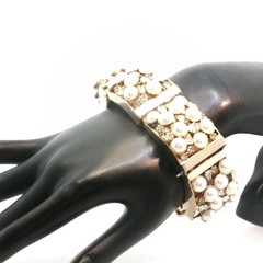 Vintage Gold‑Tone Pearl & Rhinestone Bracelet – Hinged Link Design, Cluster Pear