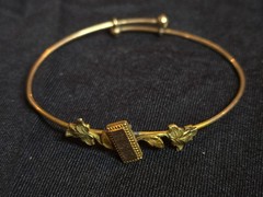 Vintage Gold Tone Ivy Leaf Hinged Bangle Bracelet Engraved AES Monogram 7″