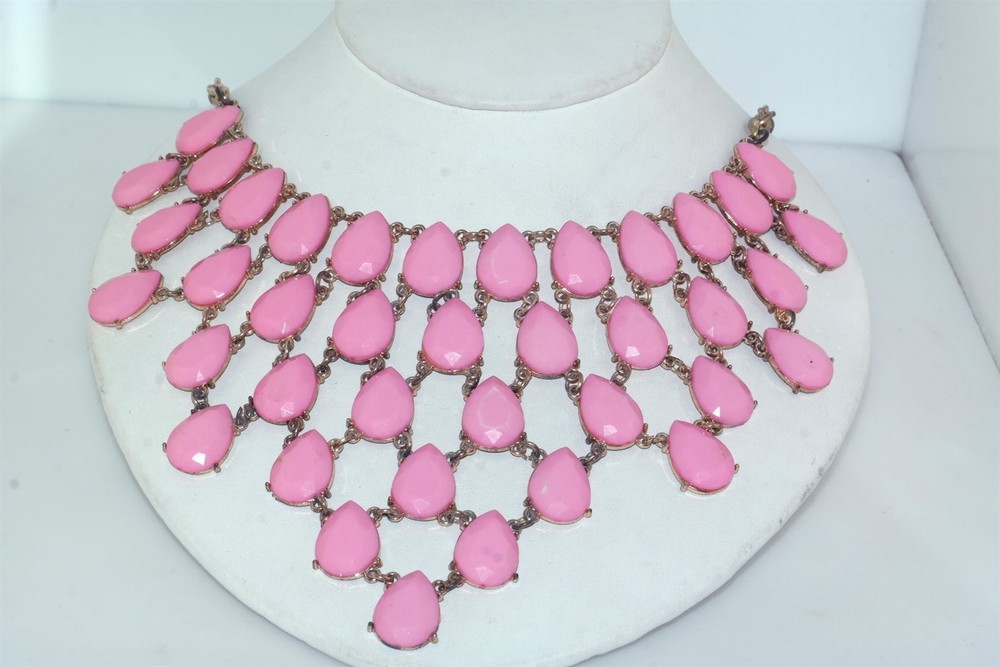Vtg Pink Plastic Lucite Gold Tone Waterfall Bib Drape Necklace Fashion Jewelry