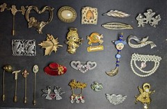 Brooches. Vintage to Modern Styles. Excellent to Good Conditions. See Photos.