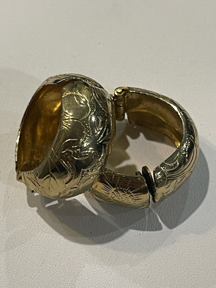 Vintage Hoop Huggie Chunky Gold Tone Etched Floral Earrings Glam 1in