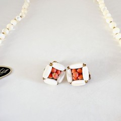 NEW VINTAGE MIRIAM HASKELL CORAL & CREAM SHELL BEADED NECKLACE AND EARRING SET