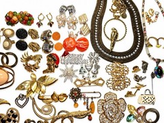 Vintage 1960s – Y2K 80+ Piece 2 1/2 Pound Mixed Vintage Jewelry Lot