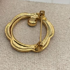 Vintage VTG Gold-Tone Brooch Pin Red Garnet Style Stone Scalloped Filigree