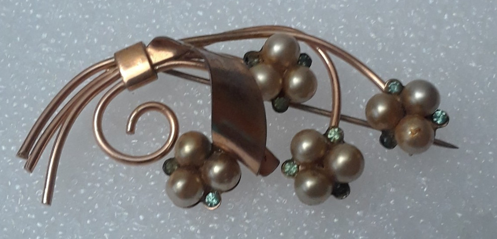 Bouquet of Faux Pearl Flower Brooch Pin in Gold Tone Vintage 2 3/4″ by 1 1/2″