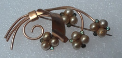 Bouquet of Faux Pearl Flower Brooch Pin in Gold Tone Vintage 2 3/4″ by 1 1/2″