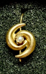Mid century single antique 14K gold abstract swirl and natural pearl earring