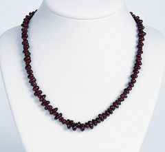 VTG ALMANDINE GARNET POMEGRANATE SEED BEAD NECKLACE