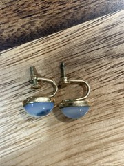 VINTAGE DECO gold Filled W / OVAL BLUE MOONSTONE CABOCHONS SCREWBACK EARRINGS