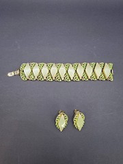 Vintage MCM Lucite Bracelet & Clip Earrings Set Gold Tone Pearlized Cabochons