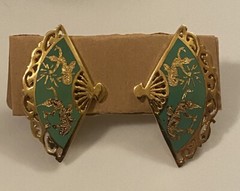 Vtg AMFARCO SIAM Thailand Goddess Gold Tone Green Enamel Fan Screw Back Earrings