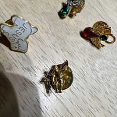 Vintage lot of Assorted Pins. 19 Pieces. Lot 296
