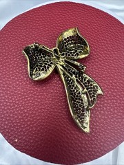 Antique Gold Filigree Bow Ribbon Brooch. See pics.