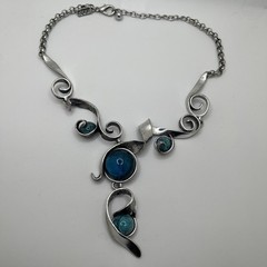 Vintage alisha d necklace Silver tone Twisted Metal With Blue Acrylic Cabochons