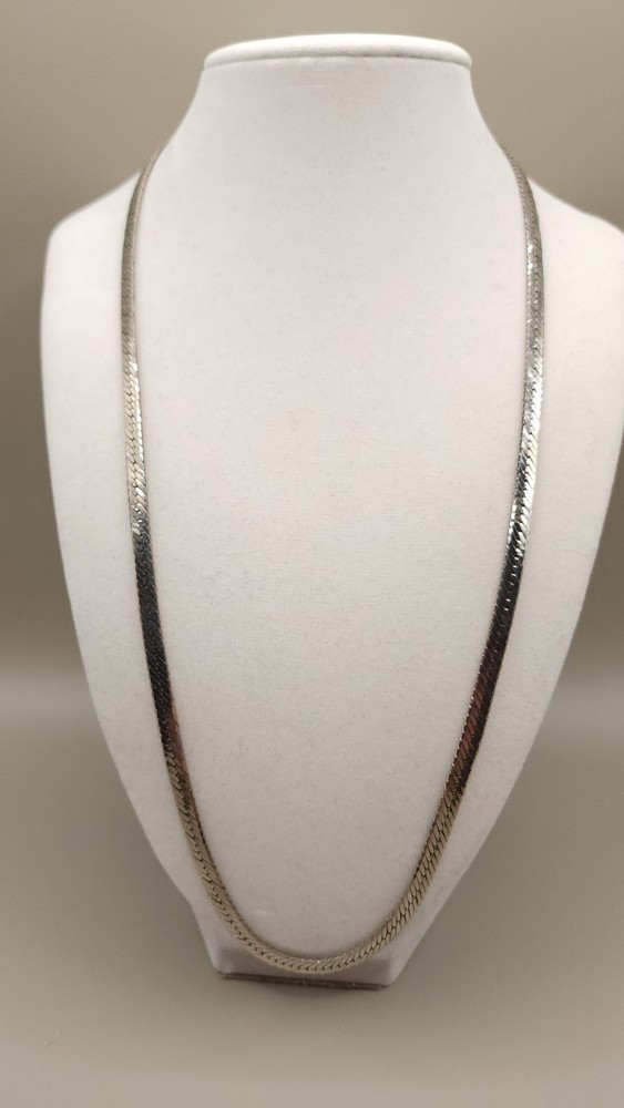 Vintage 1980s Silver Plated Herringbone Chain Necklace 24″ Fold-Over Clasp 20g