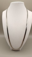 Vintage 1980s Silver Plated Herringbone Chain Necklace 24″ Fold-Over Clasp 20g