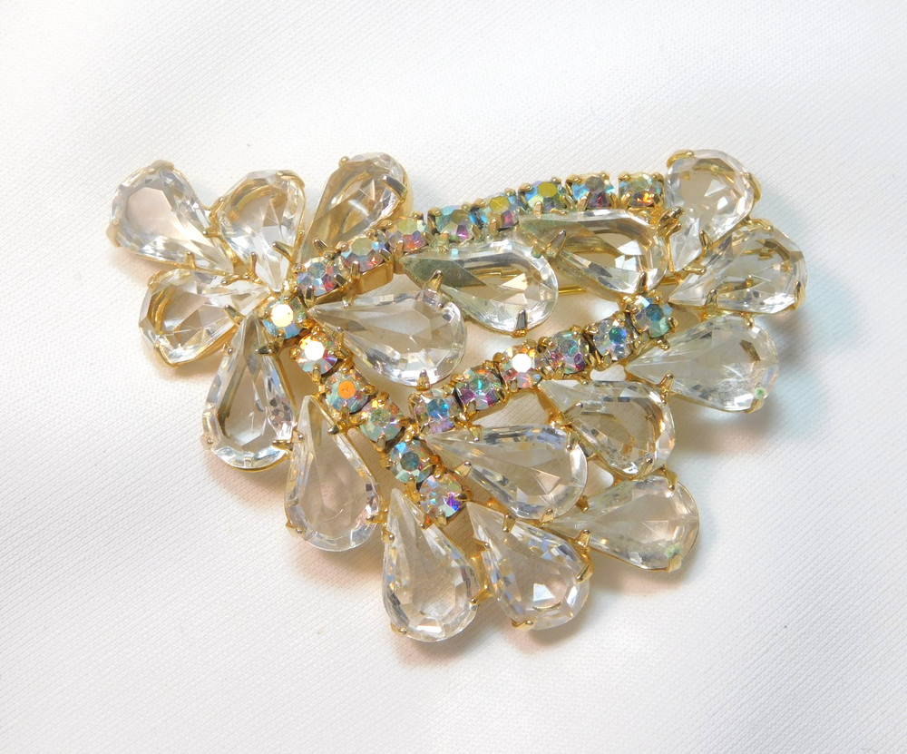 BEAUTIFUL VINTAGE AURORA BOREALIS & TEARDROP PRONG SET RHINESTONE BROOCH! ✨