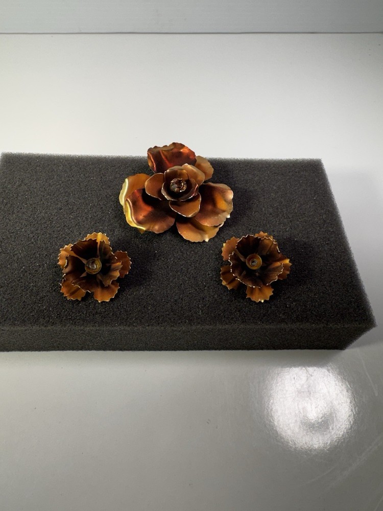 Vintage Coro Jewelry Brooch And Pair Of Clip On Earrings See Description