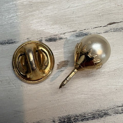 Vintage Gold Tone White Round Pearl Pin