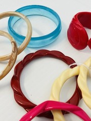 Vintage Plastic Resin Lucite Bangle Bracelet Lot 8pc Twisted Carved Hinged Cuff⁠
