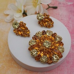 Vtg 1950’s La Roco Lemon Yellow Orange Rhinestone Flower Gold Tone Pin Earrings