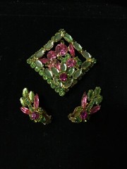 RARE Vtg Juliana D&E Book Set Pink Green Brooch & Earrings Set Uranium Glass