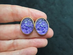 Vintage 1989 AVON Molded Flower Gold Tone Pierced Earrings