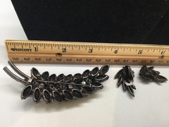 Vintage Black Glass Rhinestone Brooch And Clip Earrings