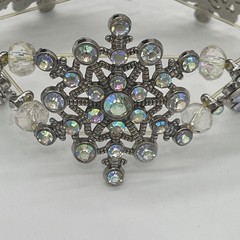 Vintage Silver Tone Snowflake Shaped Stretch Bracelet With Iridescent Gemstones