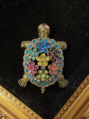 Vintage Luxury Crystal Shining Brooch Pin For Women Men Retro Antique Badge