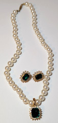 Vtg Roman Faux Pearl Faux Emerald Rhinestonec18″ Necklace Earring Set