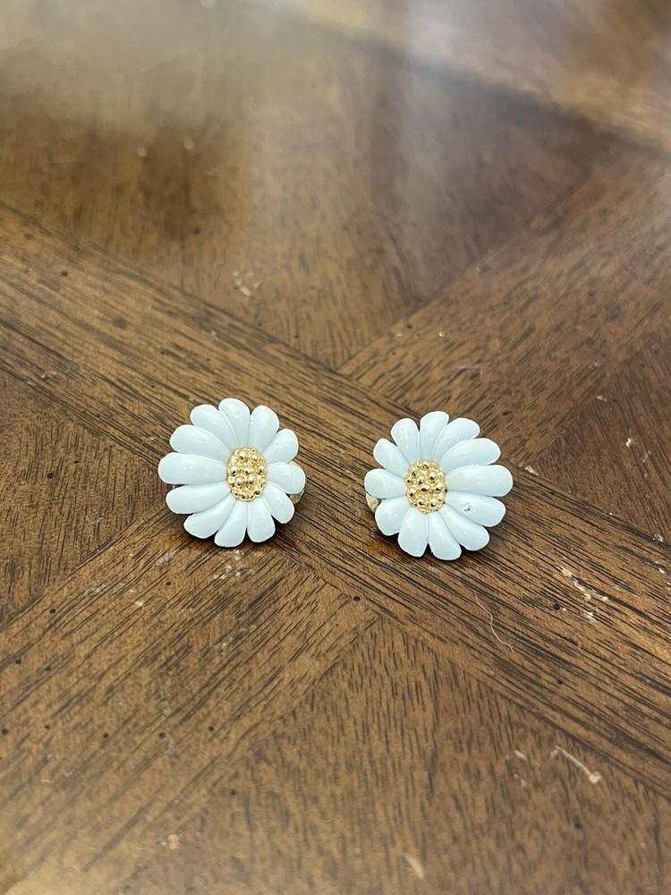 Vintage Monet Earrings Round Gold Tone White Daises Enamel Clip Ons!