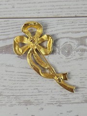 Lot Of 7 Rhinestone Brooches Silver And Gold Tone Pins